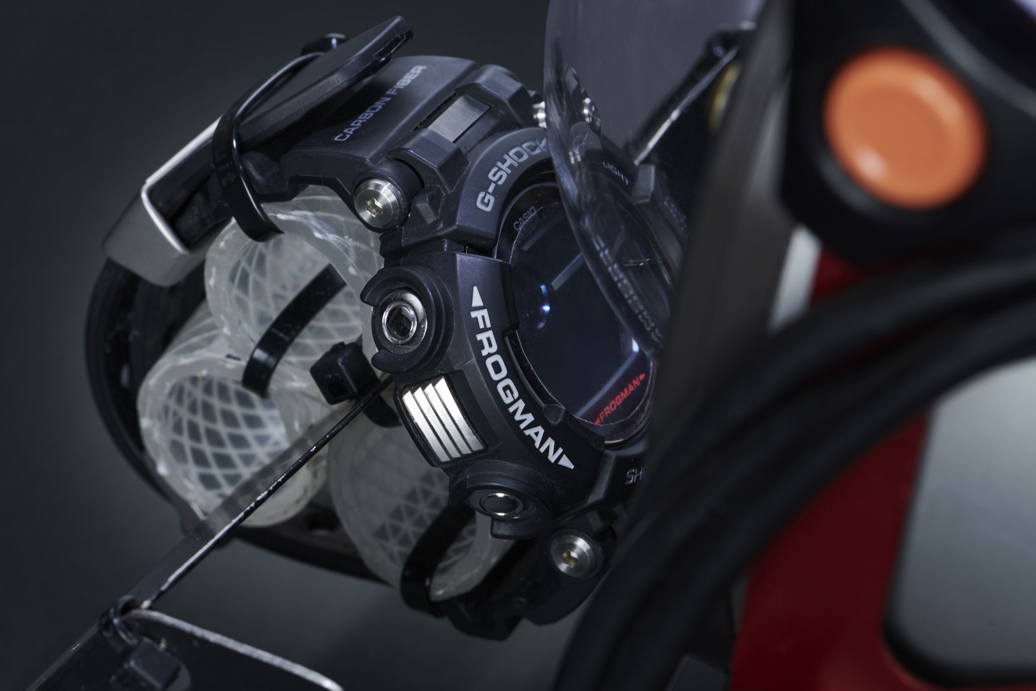 「南極調査ROV」の前方に取り付けられた“FROGMAN”「GWF-D1000」