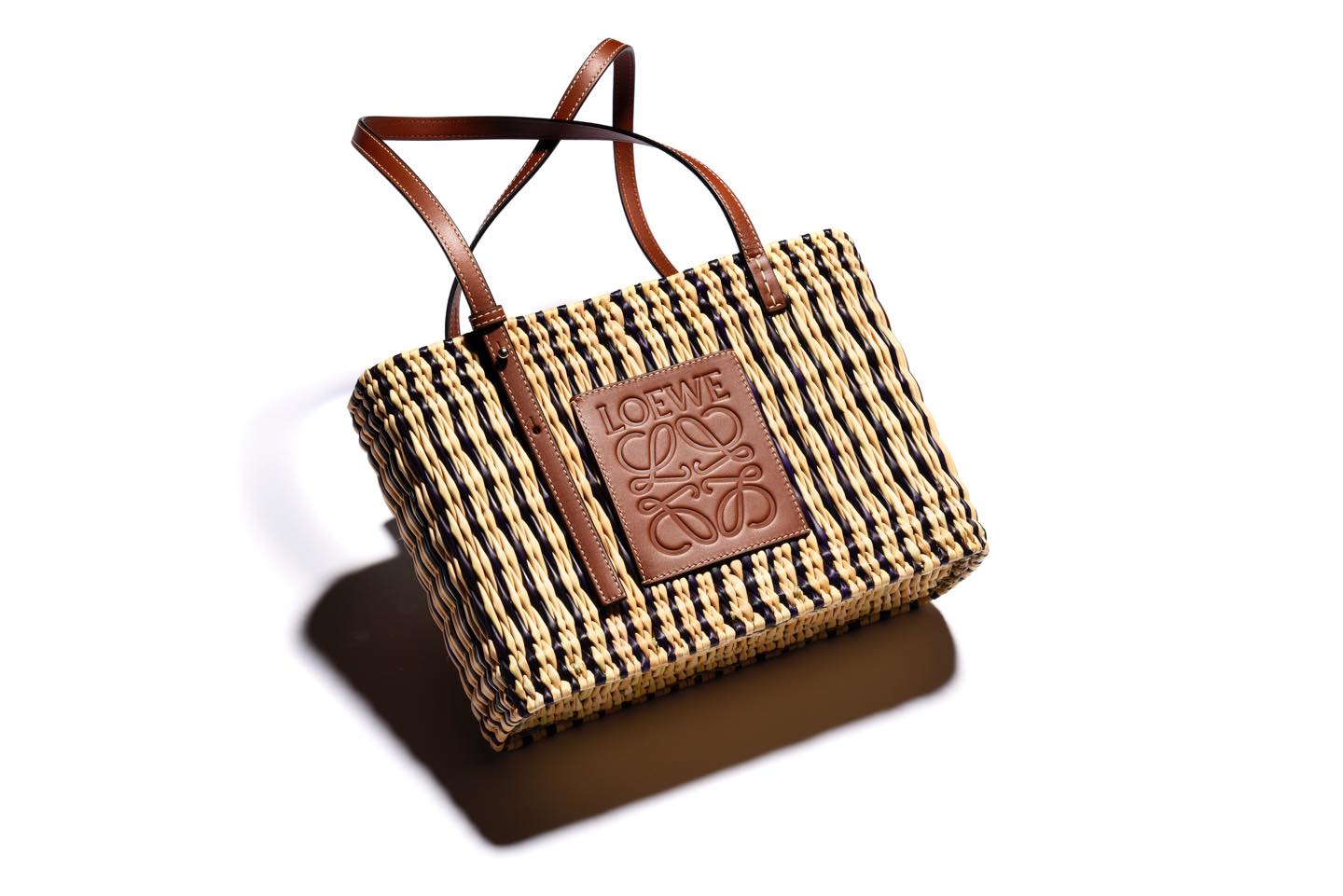 【H00×W00×D00cm】バッグ¥71,000(ロエベ ジャパン クライアントサービス)