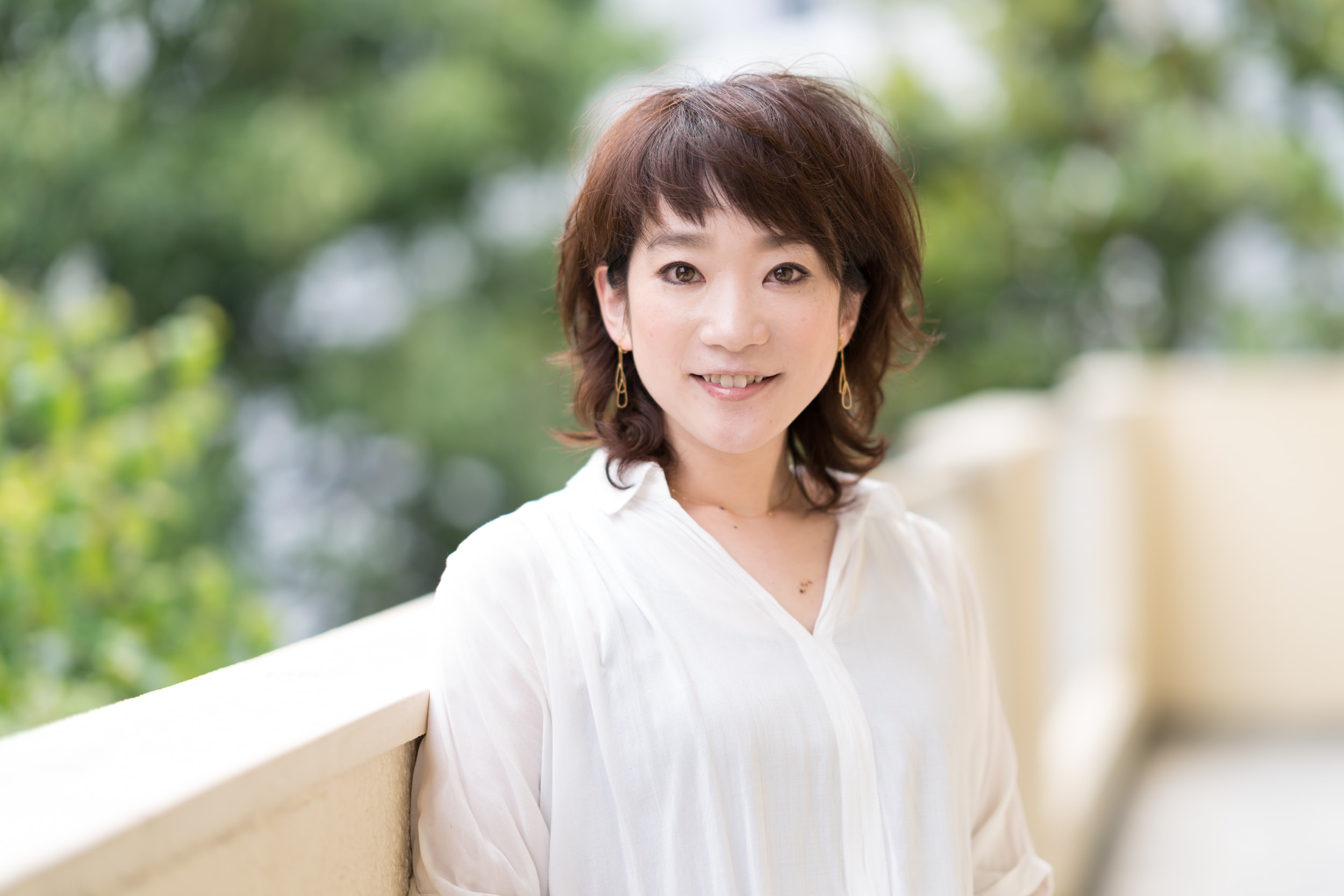 六本木美容室 白金店・副店長 田島沙智子さん。ワインと旅行が大好き。「海外へ旅行すると、その土地の美味しいワインを探すのも楽しみのひとつです」