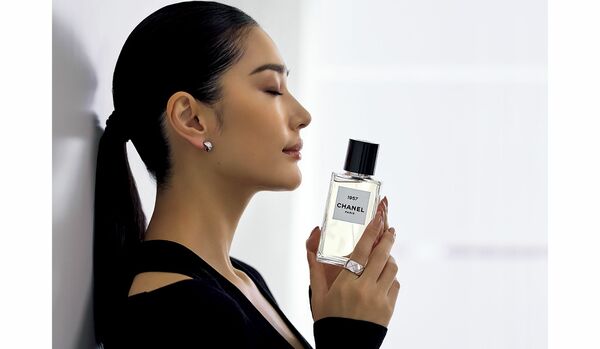 私を柔らかく穏やかに包み込む “ムスクノート” に癒やされる…フレグランス『レ ゼクスクルジフ ドゥ シャネル 1957 オードゥ パルファム』