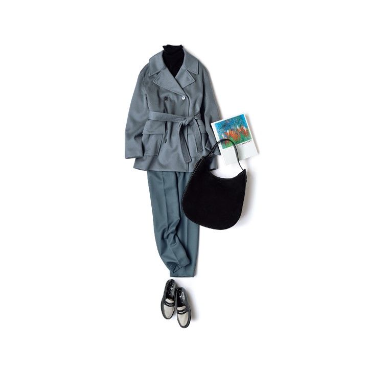 コート］（マッキントッシュ青山店〈マッキントッシュ〉）、ニット（グルッポタナカ〈リビアナ コンティ〉）、パンツ（ドゥロワー 六本木店〈ドゥロワー〉）、バッグ（トッズ・ジャパン）、靴（J.M. WESTON 青山店）　撮影／佐藤 彩　BY：『Precious11月号』小学館、2020年