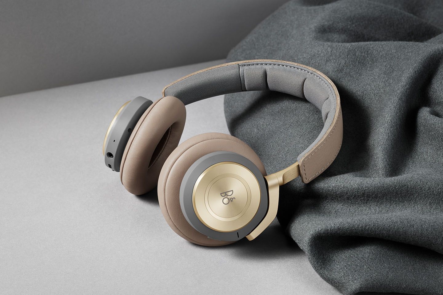 ヘッドフォン「Beoplay H9」¥59,900(税込)