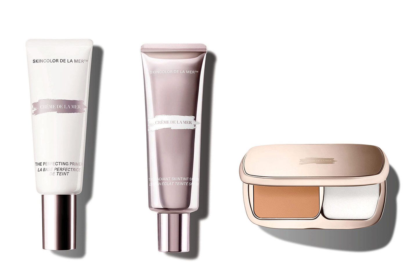 ドゥ・ラ・メール 左から/ザ・パーフェクティング プライマー 40ml ¥10,500 ザ・ラディアント スキンティント〈SPF30〉全3色40ml ¥12,000 ザ・ソフト モイスチャー パウダー ファンデーション〈SPF30〉 全6色 ¥14,500・レフィル¥11,000(すべて7月8日発売)