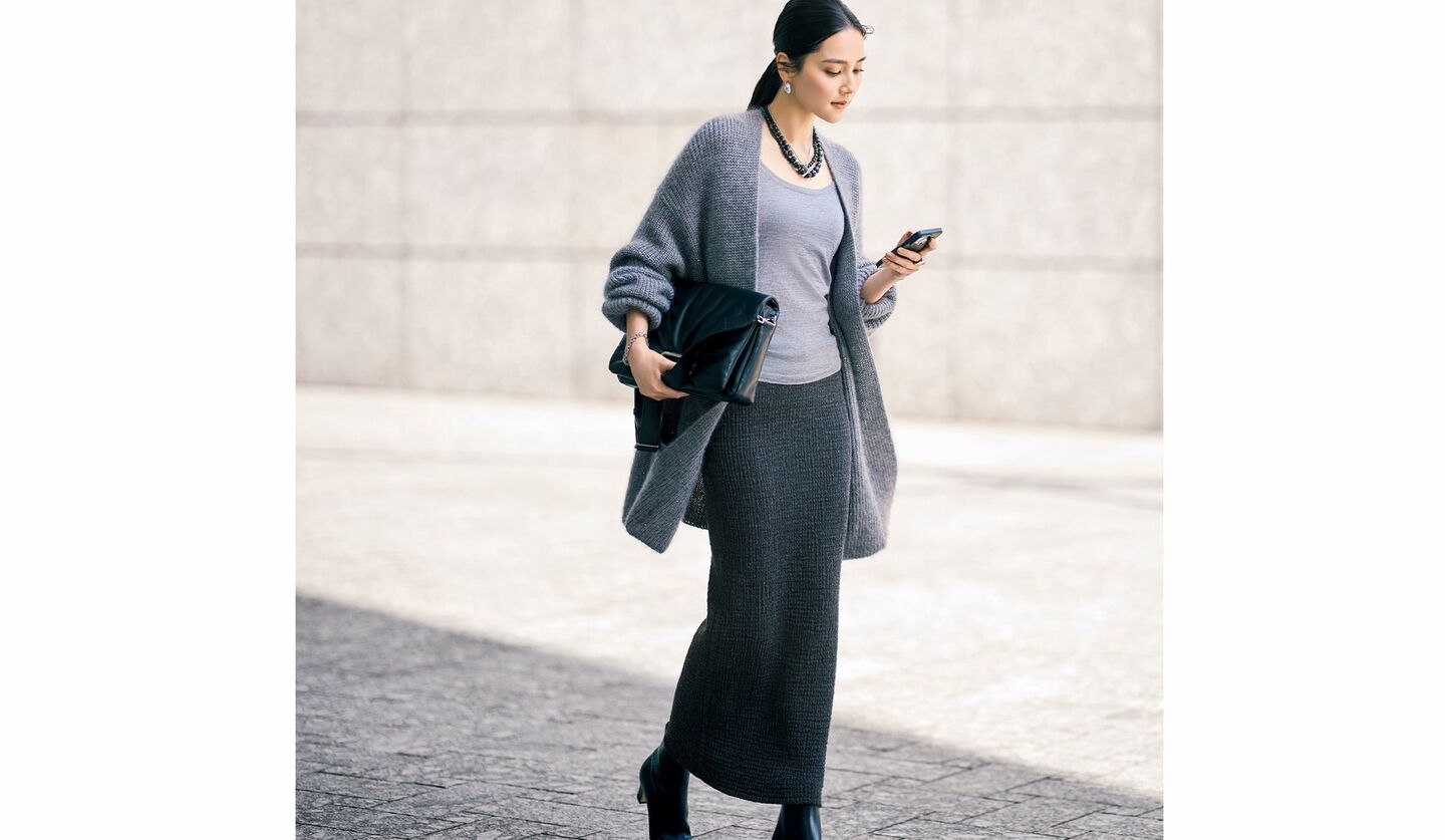 ポステレガントのスカートを着用したモデルのAtsukoさん