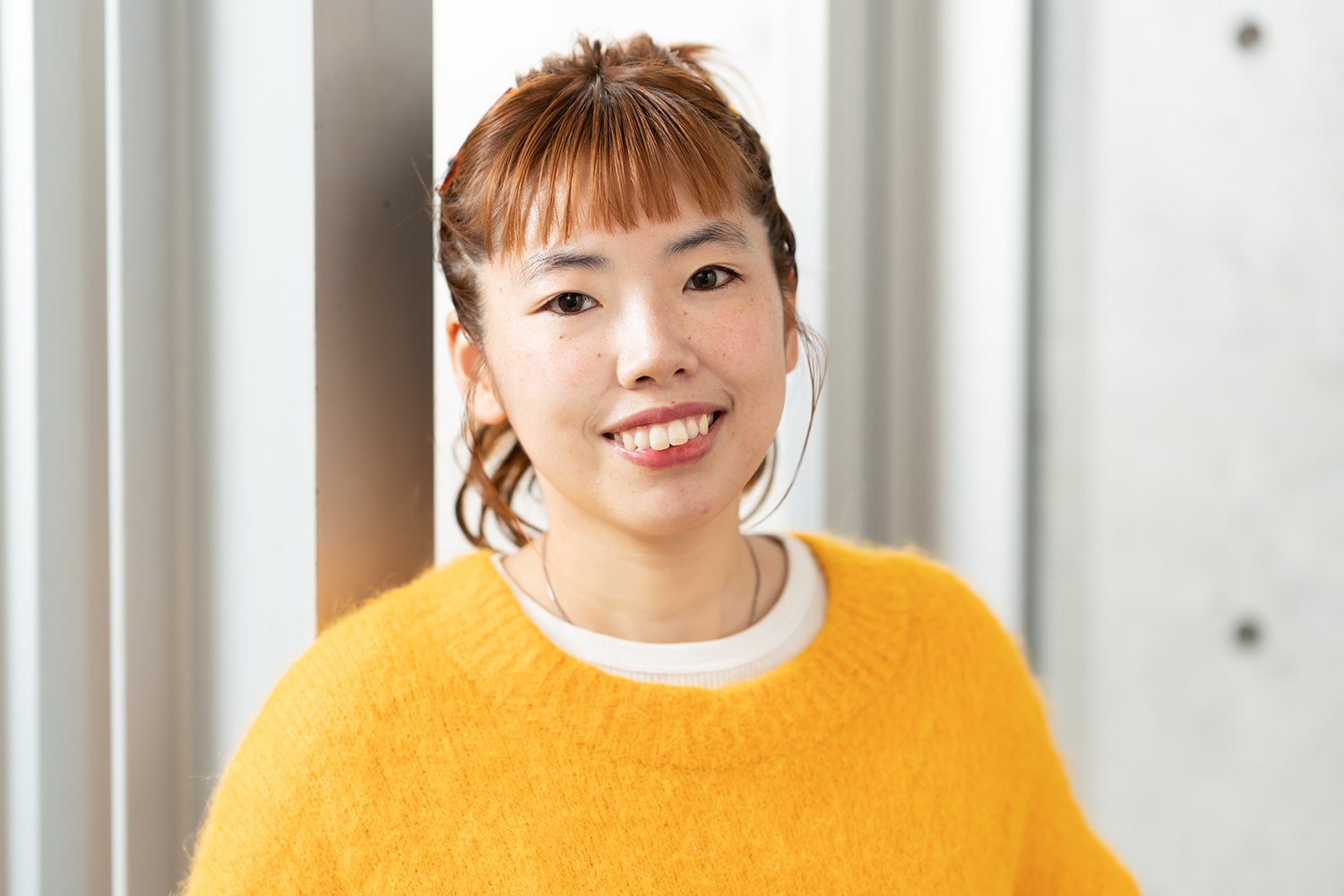 Double スタイリスト・西川 綾さん。最近、引っ越したのを機に観葉植物を育てるのにハマっているとか。「今、家に3鉢あります。大きく育てるのが夢です」