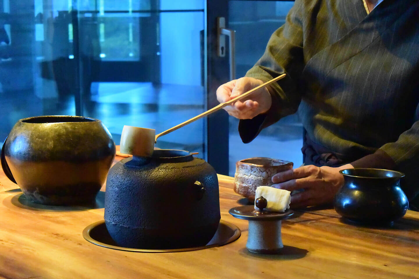 ウェルカムドリンクは宗偏流正伝庵の作法でいただく、お抹茶