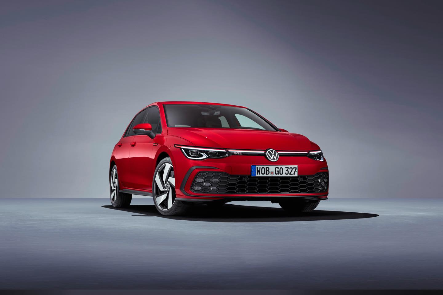 VWの金看板「ゴルフGTI」は8世代めで180kW(245ps)の最高出力を持つ2リッターエンジン搭載