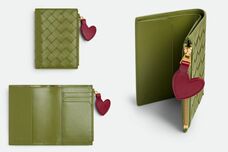 パスポートケース￥148,500【サイズ：縦13.6×横9.6×マチ2cm】