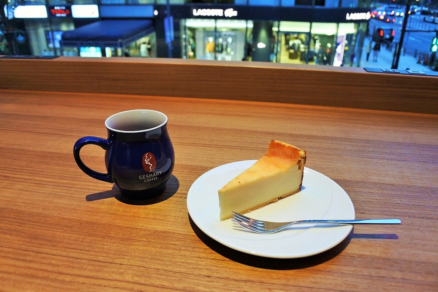 ゲシャリーコーヒーのコーヒーとチーズケーキ