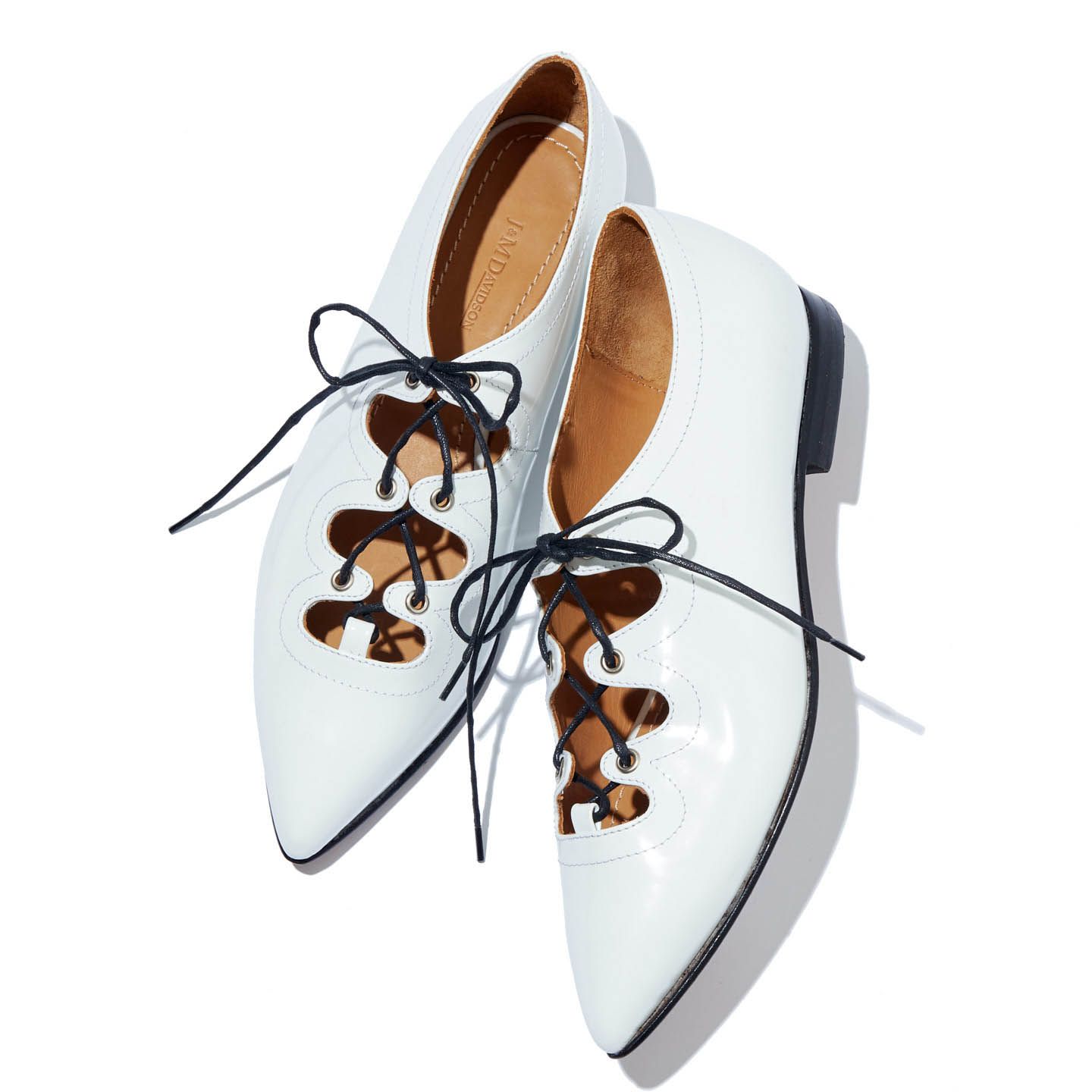 シューズ「レースアップ バレエ」(ホワイト)¥52,000【ヒール1.5cm】