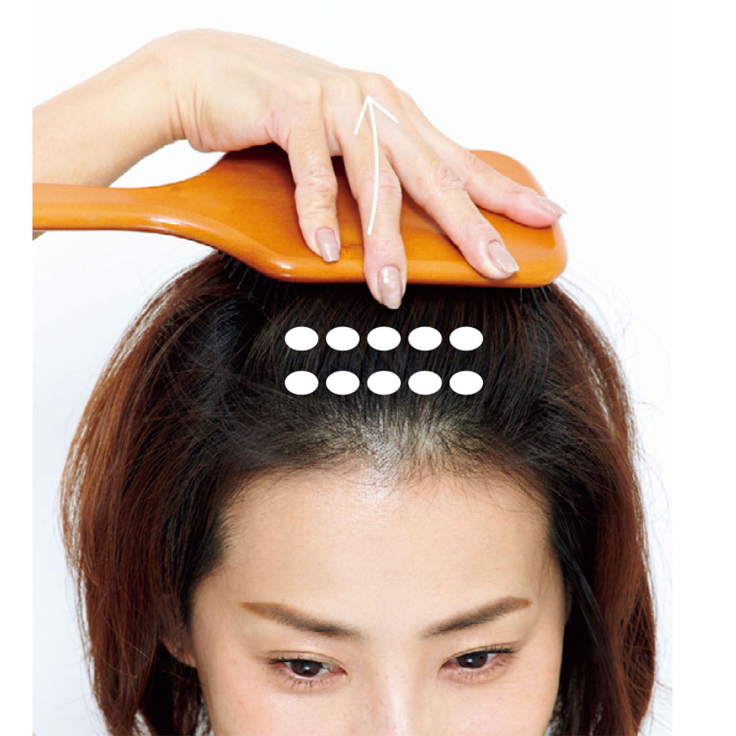 眼精疲労に効果のあるツボを刺激。