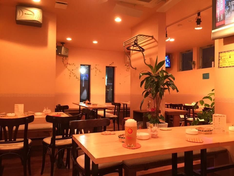 広々とした店内はスナックのイメージを覆す