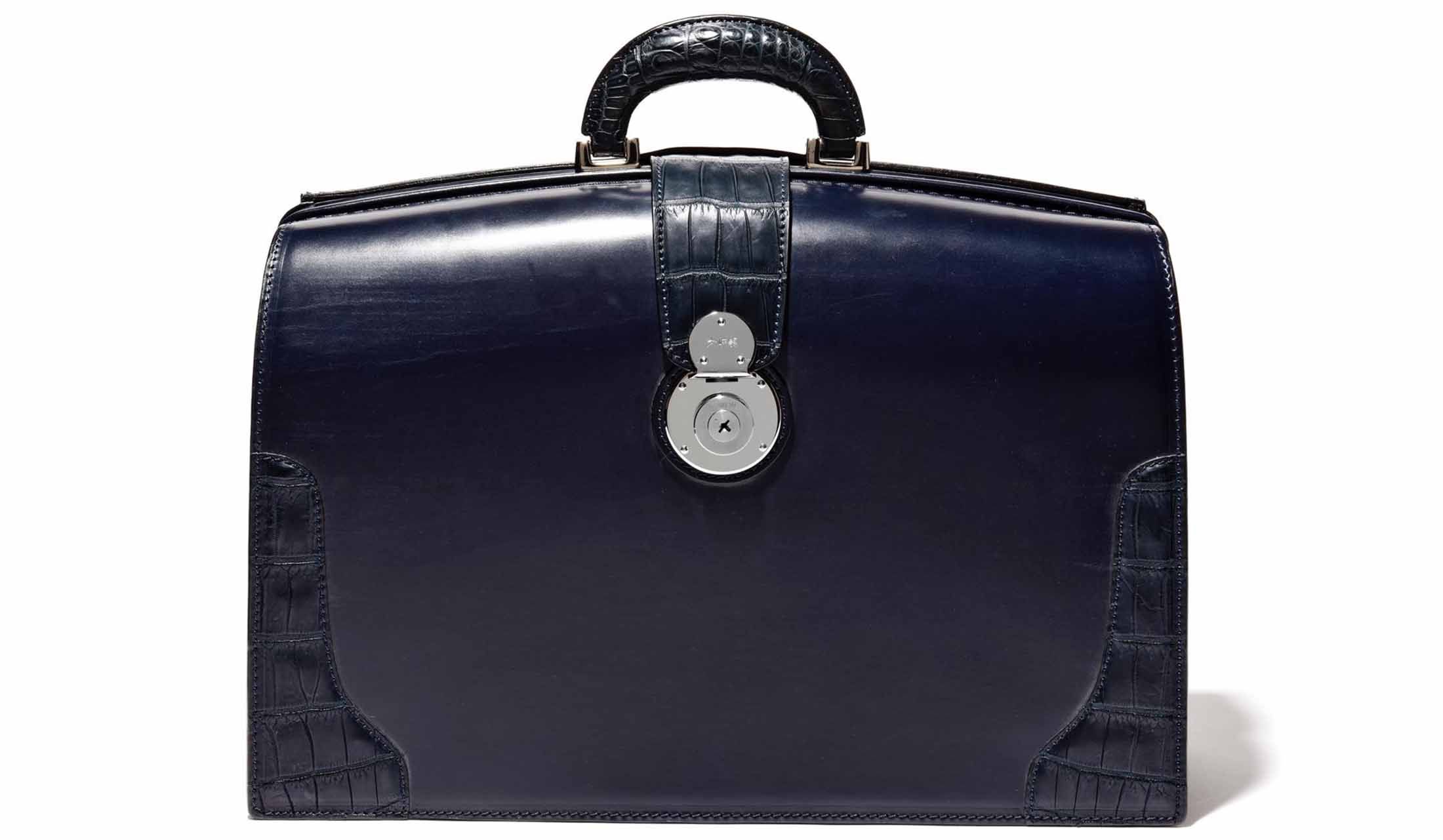 日本の老舗鞄メーカー「大峽製鞄」がつくるダレスバッグこそ、紳士が 