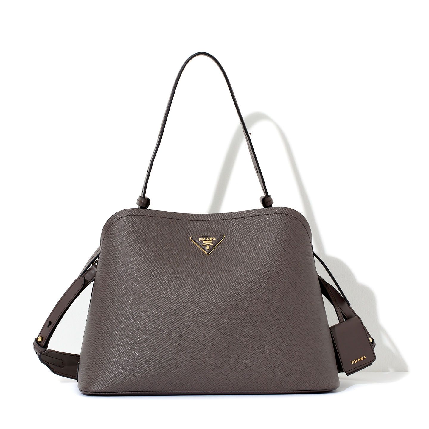 バッグ「プラダ マチネ」¥321,000/予定価格【縦26×横35.5×マチ16㎝、グレー】