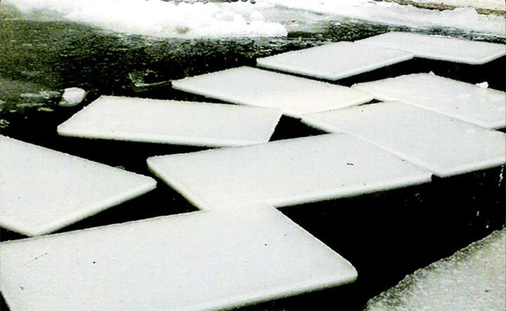 「松月氷室」の天然氷