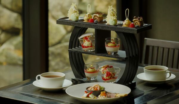 アマン東京の「2025年フェスティブシーズンメニュー」7選|ディナーやアフタヌーンティーなど