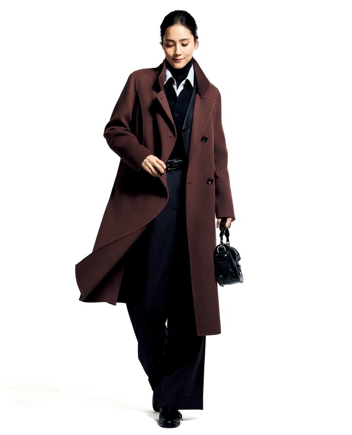 ハンサムモダン派のレイヤードスタイルを着用したモデルのAtsukoさん