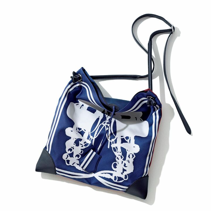 バッグ『シルキー・シティ』［縦33×横33cm］￥228,000（エルメスジャポン）　[Precious2019年4月号178ページ] 