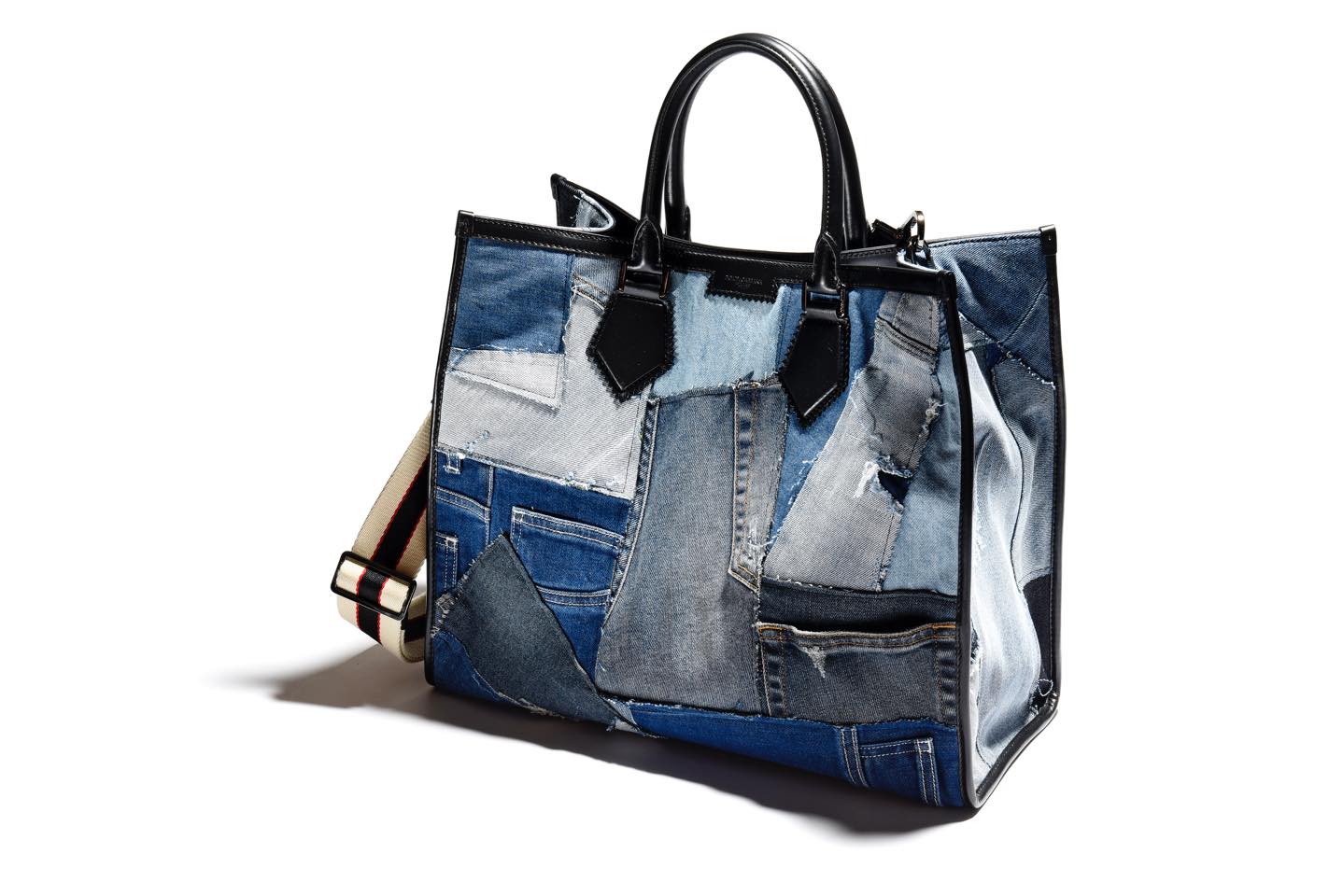 【W41×H35×D17.5cm】バッグ¥261,800(ドルチェ&ガッバーナ ジャパン)