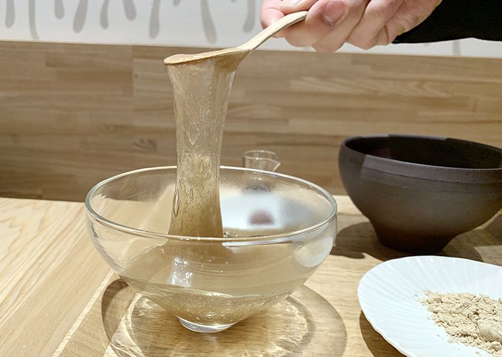 スプーンですくうと驚くほどよくのび、口に含むとねっとりあたたか