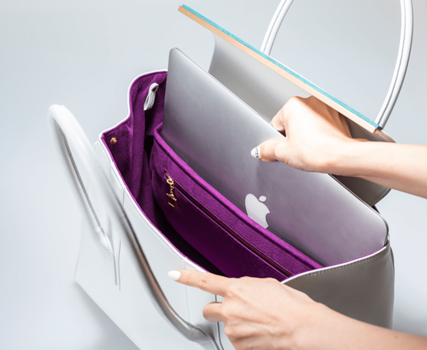 故障のリスクを低減してくれる、ラップトップPCが収納できるポケット付き