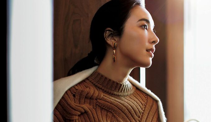 【美品】ヴァレンティノ　ロングパールピアス　高級感あふれる逸品 美品】ヴァレンティノ ロングパールピアス 高級感あふれる逸品