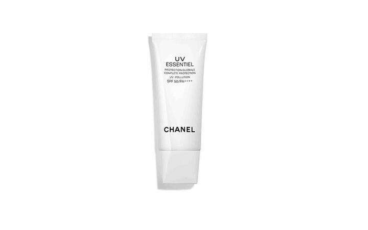 シャネル UV エサンシエル コンプリート SPF50・PA++++ 30mL ¥6,600 ©CHANEL