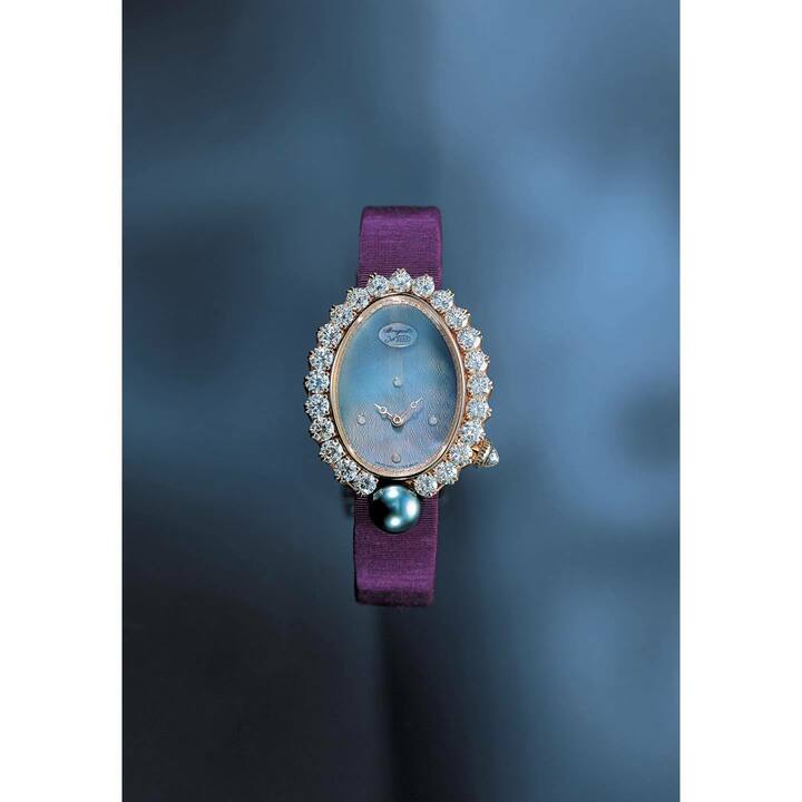 時計『ペルル・アンペリアル ハイジュエリーウォッチ』〔ケース:ローズゴールド×タヒチパール×ダイヤモンド ケースサイズ:縦34.4×横28.7mm ストラップ:サテン 自動巻〕¥12,200,000(ブレゲ ブティック銀座)