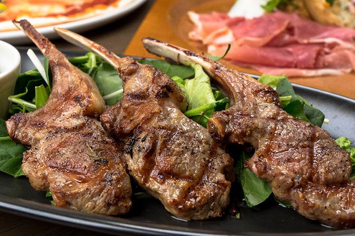 【第7問】骨付きステーキの食べ方1:どうやって食べるとスマート?
