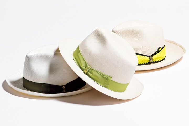 帽子 左から／￥53,000・￥300,000・￥35,000（ボルサリーノ ジャパン）　［Precious2019年8月号127ページ］