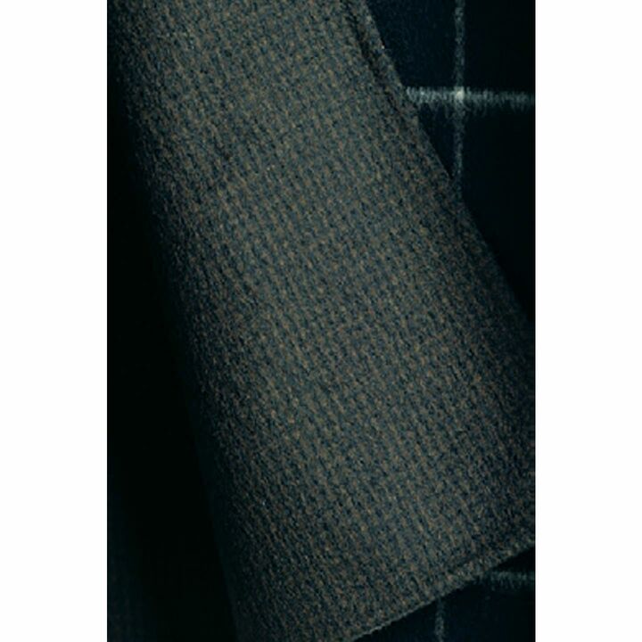 ガンクラブチェックにも！もう一面は、メンズライクな印象が強いチェック。それぞれの表情を楽しみながら着こなして。