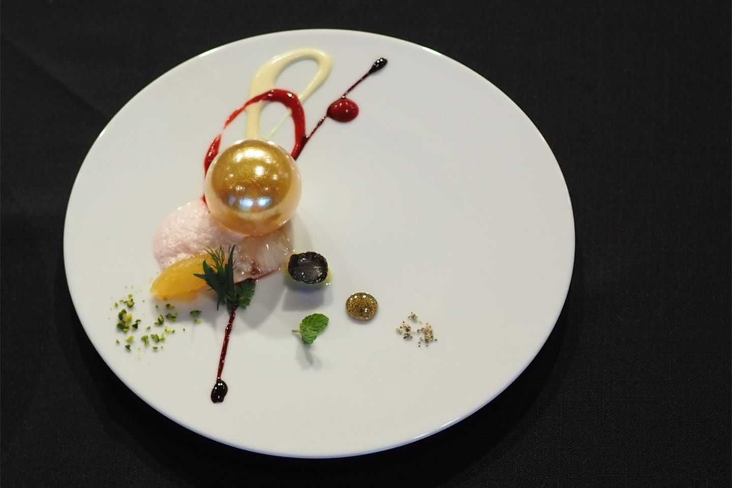 「SUCRE TRUFFE」 ¥3,000 ※シャンパン1杯付き(税・サービス料込)