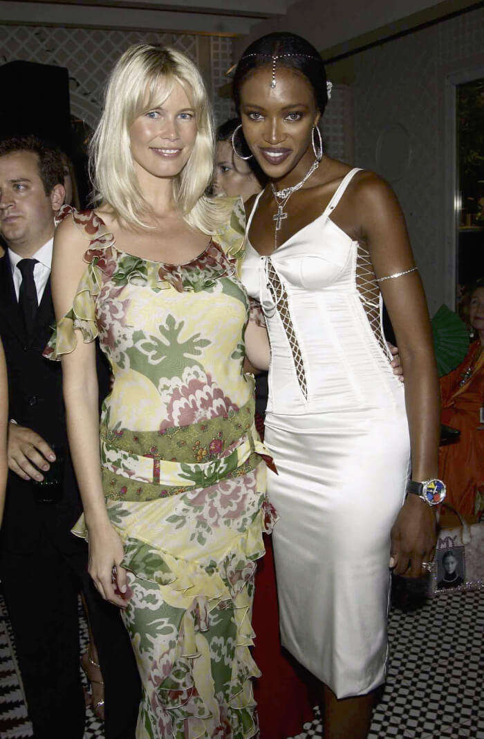 右は、ナオミ・キャンベル。