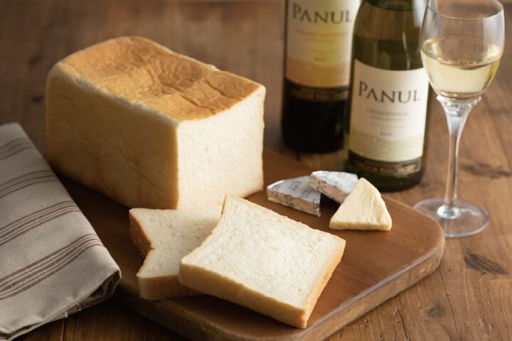やや酸味のある軽めの赤ワインやロゼ、重めの白ワイン、スパークリングワインがおすすめ。