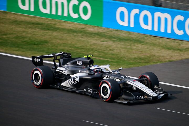 F1はタイヤがむきだしの専用車両で速さを競う。「キャデラックF1チーム」はおよそ3年の期間をかけて参戦体制を整えてきたそう。