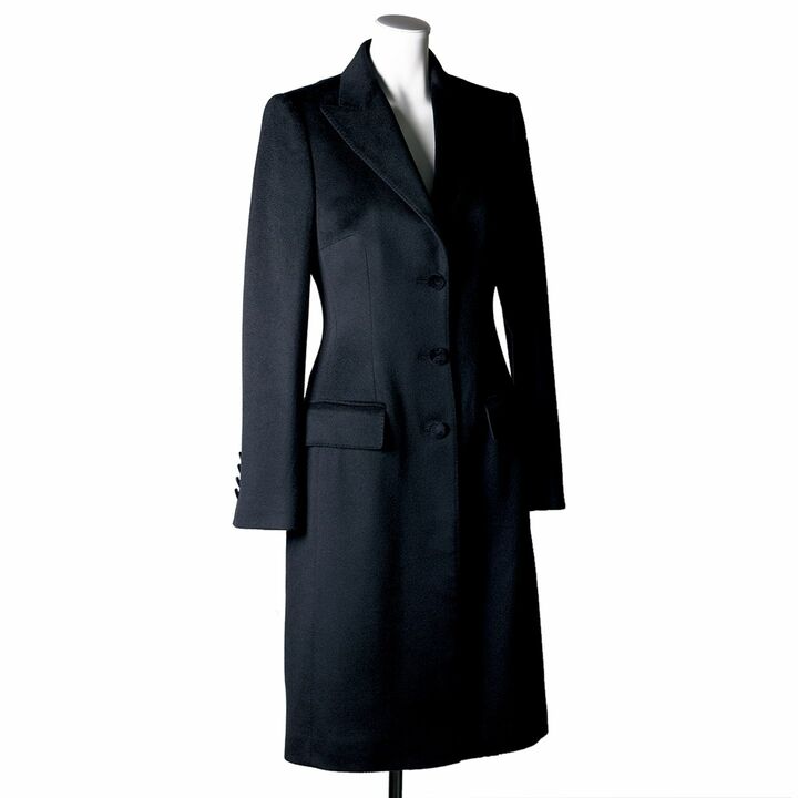 コート￥280,000（ドルチェ＆ガッバーナ ジャパン）　[Precious2018年10月号251ページ]