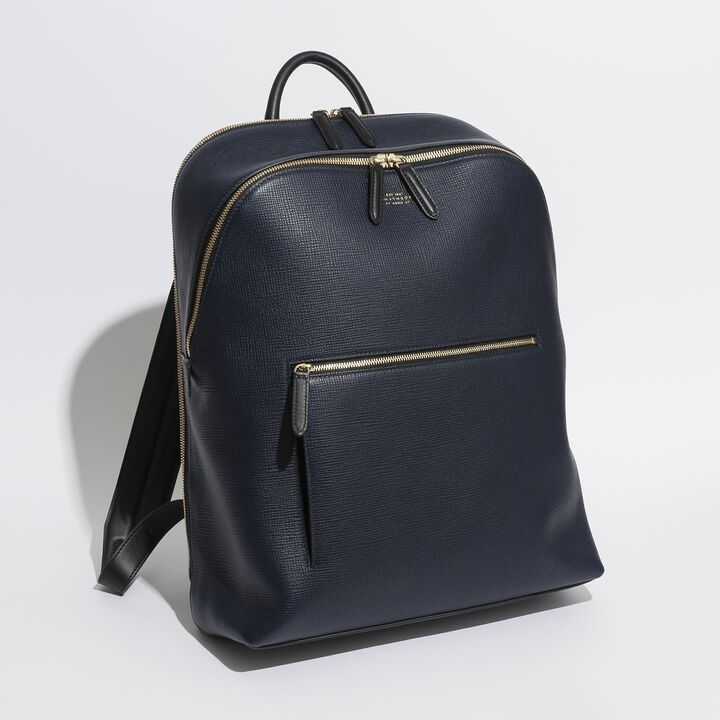 バッグ［縦42×横33×マチ12 ㎝］¥177,000（ヴァルカナイズ・ロンドン〈スマイソン〉）　