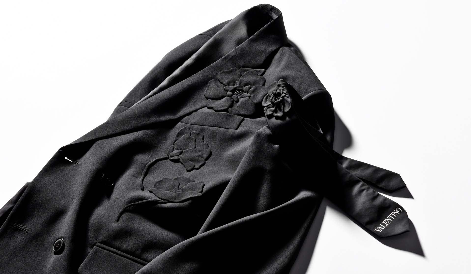 ヴァレンティノの黒のジャケットとネクタイ