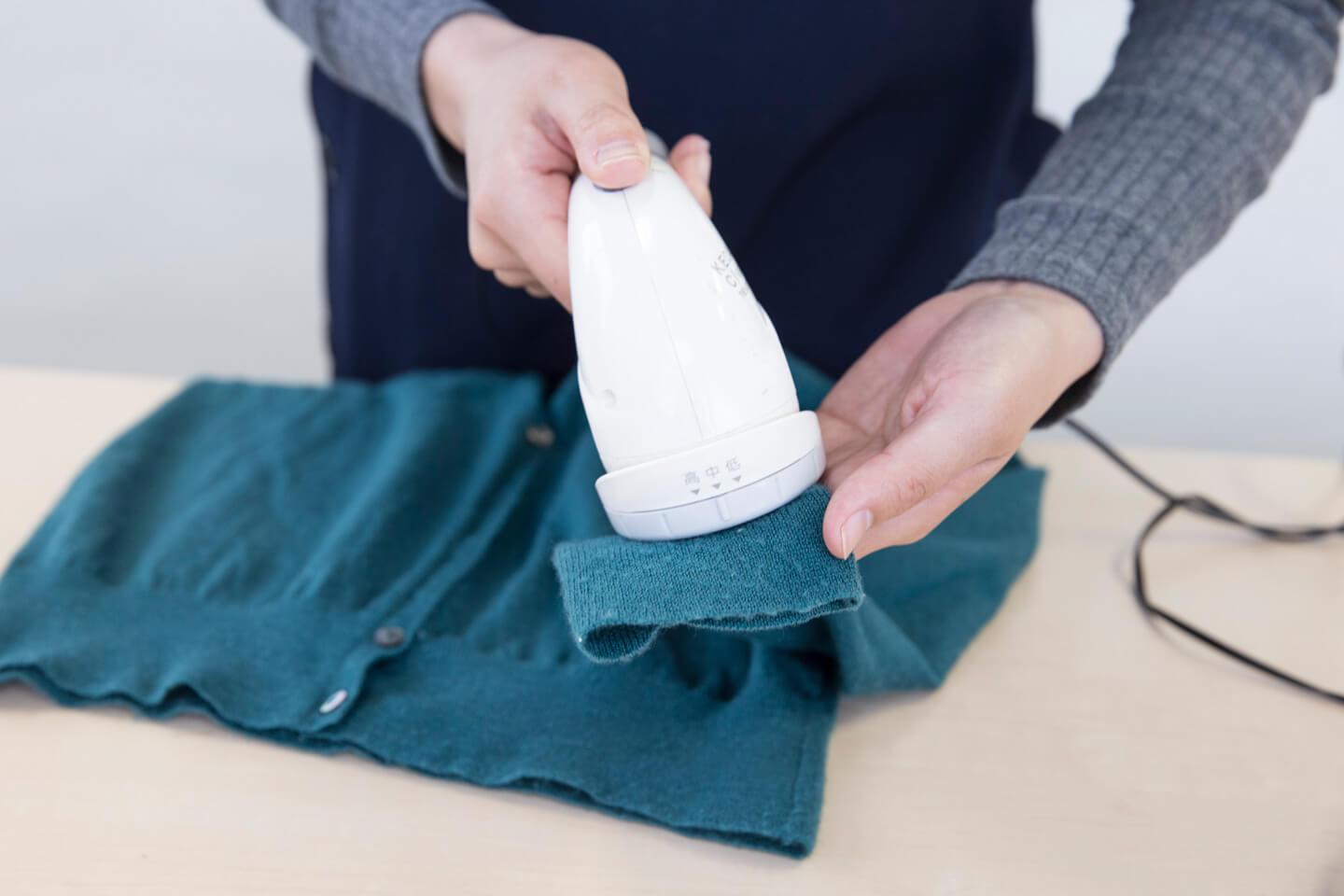 ニットを傷めないように、力の入れすぎに注意しましょう