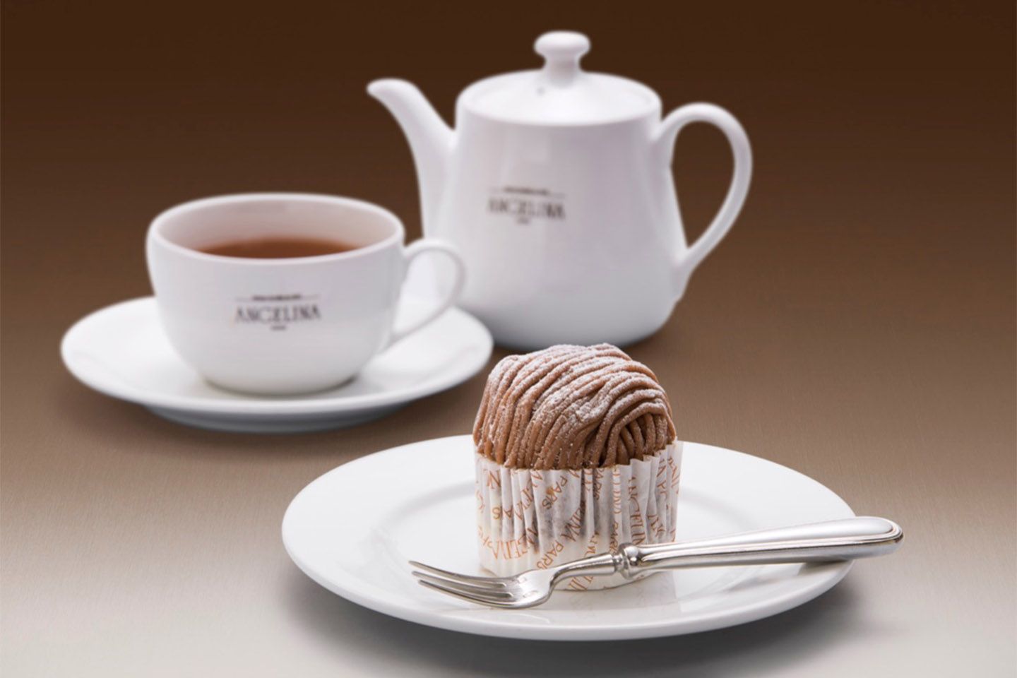 贅沢なアンジェリーナのモンブランはぜひ店内で紅茶とともに