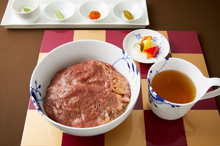 話題の高級牛丼「キャピトル牛丼」とは?