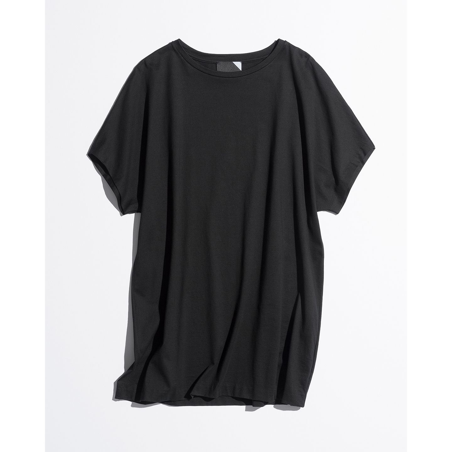 定番のTシャツこそ、上質な素材を選んでカジュアルスタイルに品格をもたらして。