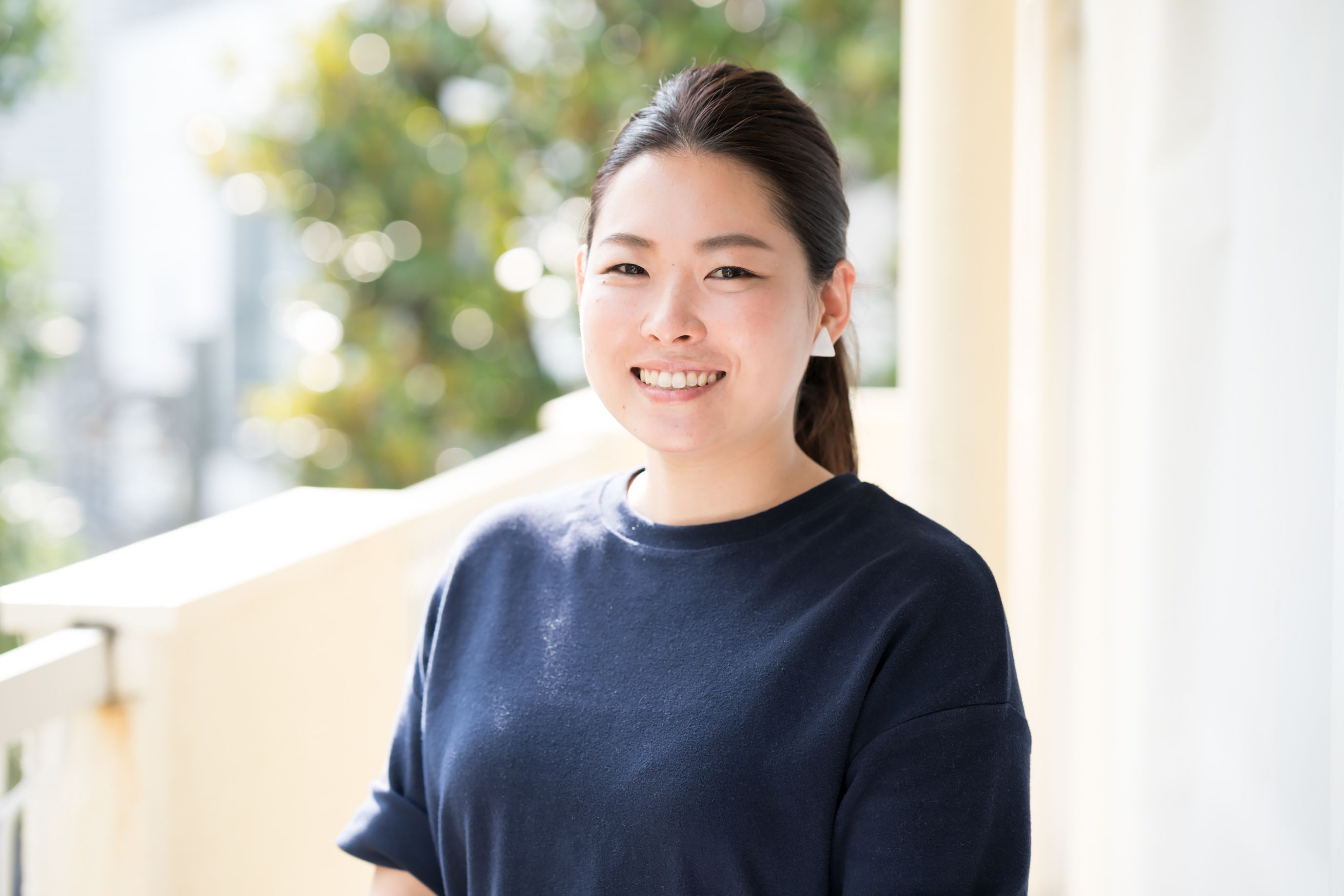 スタイリスト 柿澤つかささん。「自分でも酒豪顔だと思いますが、実はまったく飲めません。でもお酒の席は大好きです!」