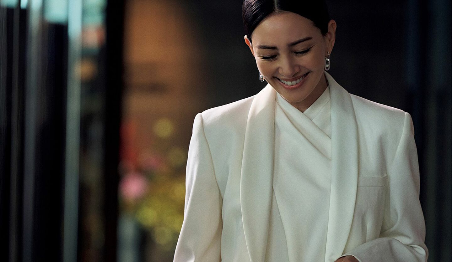 マックスマーラのウエアを着用したモデルのRINAさん