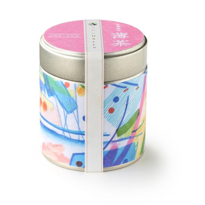 店頭で使用しているオリジナル有機茶缶も発売。パッケージデザインは井上 純さん。価格は¥2,200(税込)。