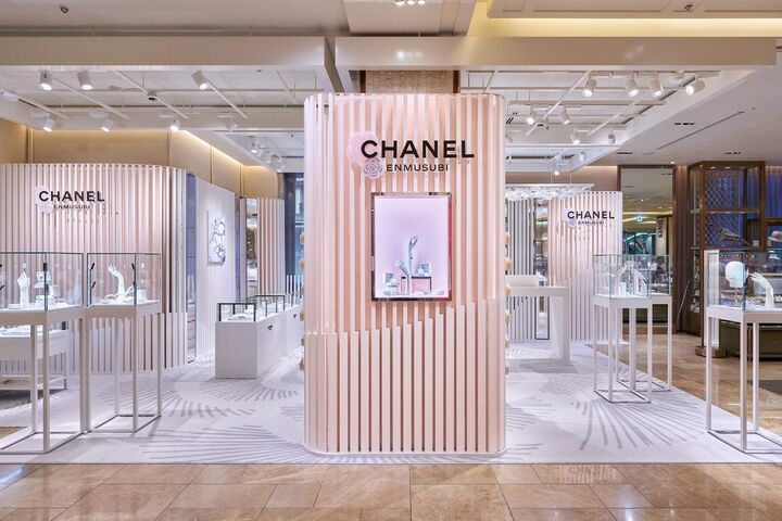 シャネルが開催するポップアップイベント「CHANEL ENMUSUBI(シャネル エンムスビ)」の会場正面