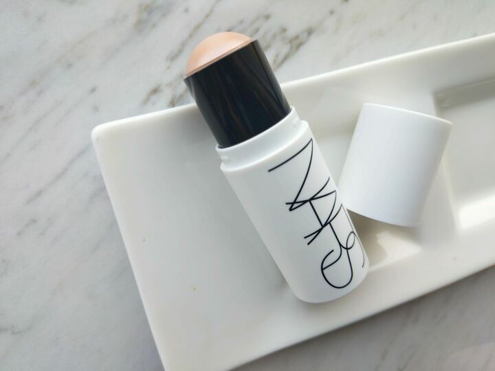 NARS ライトリフレクティング ルナイジングスティック 04233 ￥6,160（一部店舗で先行発売中、4月24日全国発売）