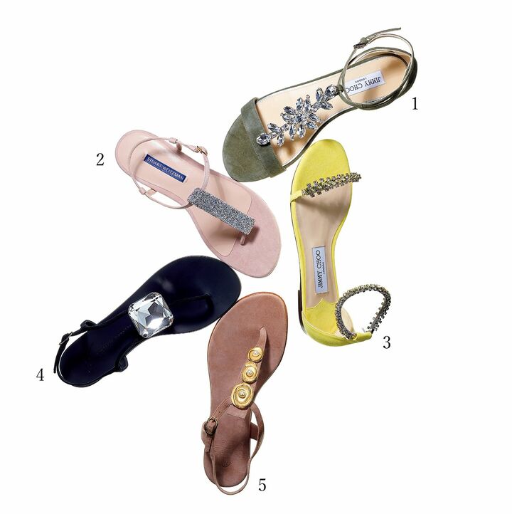 1.「アヴェリーフラット」￥87,000【ヒール0.8cm】（JIMMYCHOO）、2.「スプレンダー」￥56,000【ヒール1.5cm】（スチュアート・ワイツマン）、3.「シロ フラット」￥125,000【ヒール0.8cm】（JIMMYCHOO）、4.「ホーリー ビッグ ダイアモンド」￥105,000【ヒール1cm】（ジュゼッペ ザノッティ ジャパン）、5.￥34,000【ヒール1.5cm】（アマン〈イルサンダロ オブ カプリ〉）　［Precious2019年7月号75ページ］
