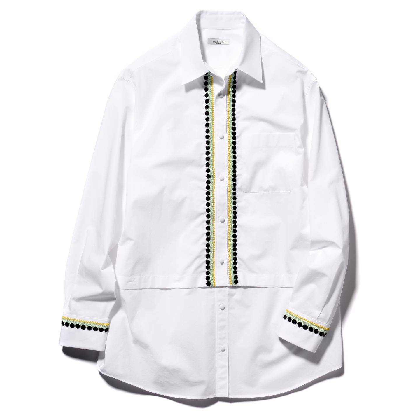 シャツ¥200,000(ヴァレンティノ インフォメーションデスク)