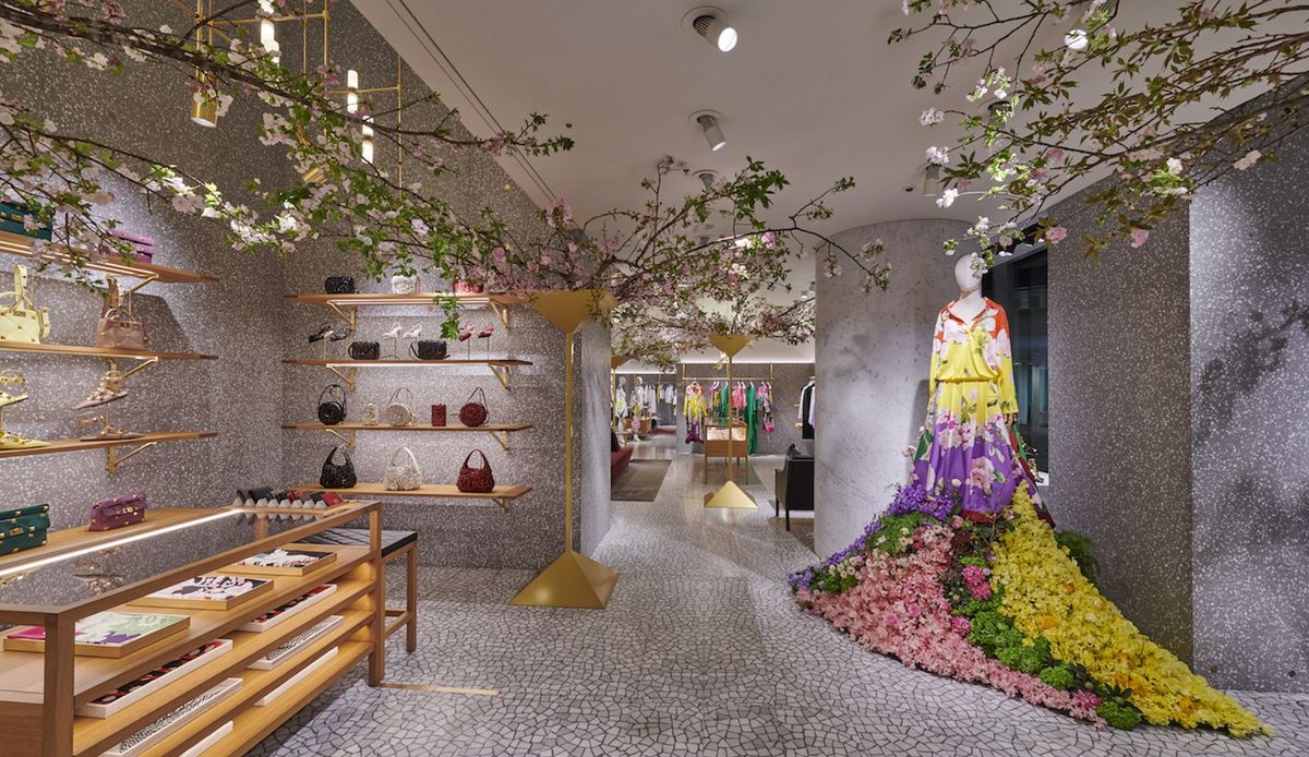 本日から開催】日本先行発売のバッグも必見！ヴァレンティノ表参道で